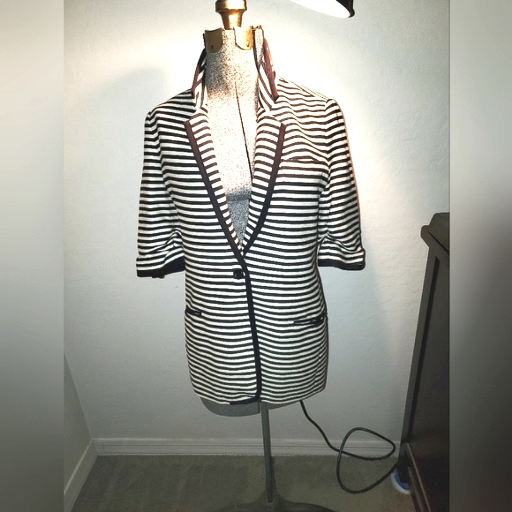 Elizabeth and James Blazer Size 4